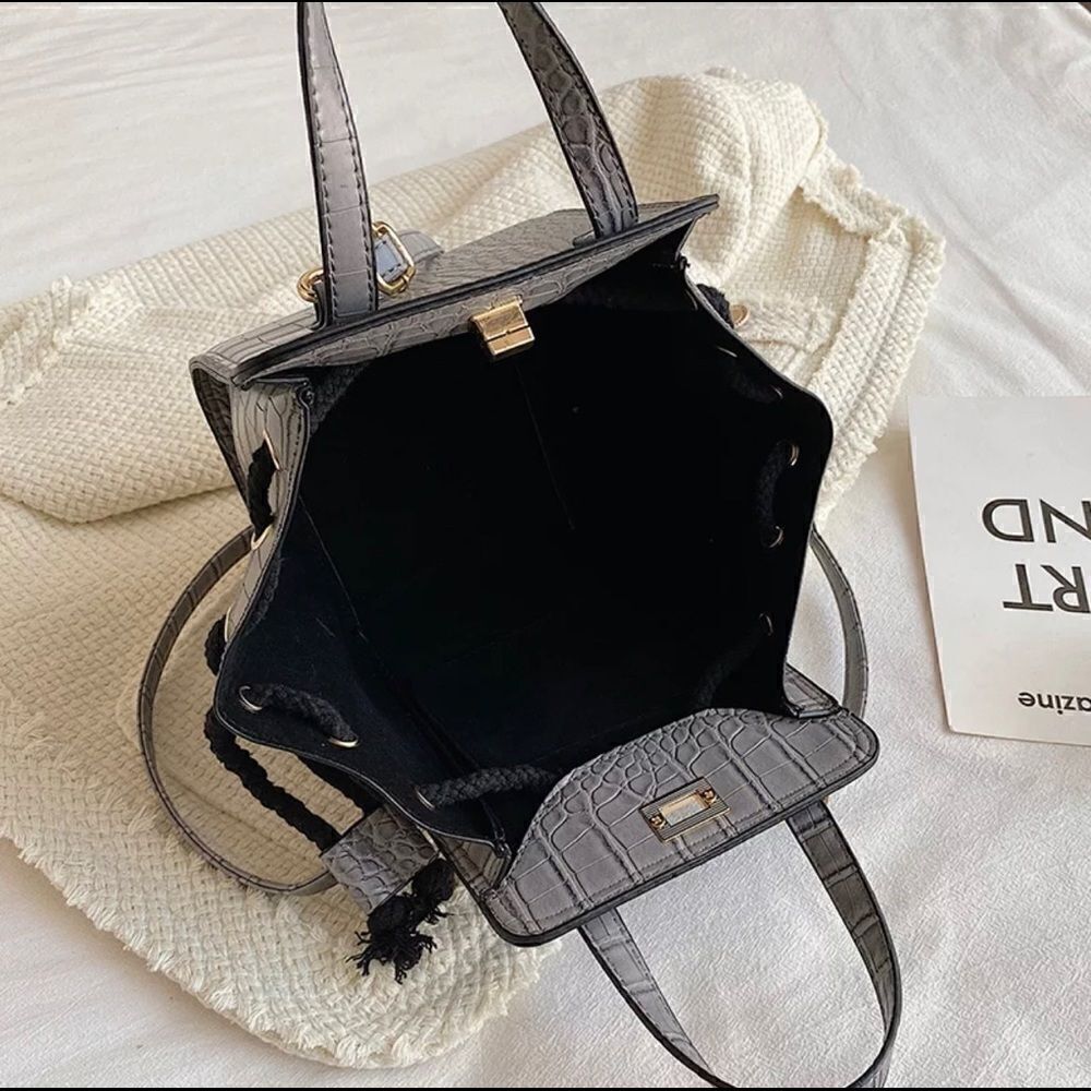 Lady In Grey Handbag - Picture 5 of 16
